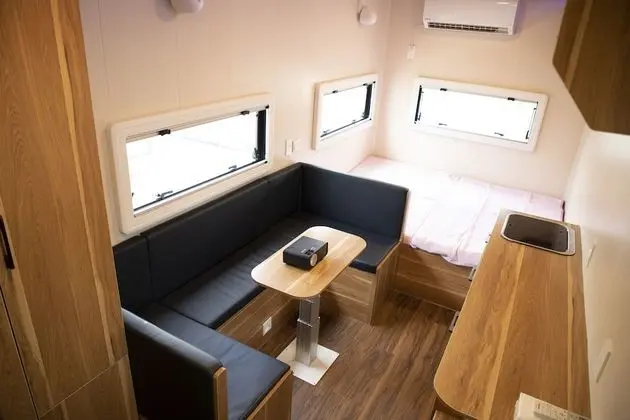 T-PARK Airport Side 1 - Oda