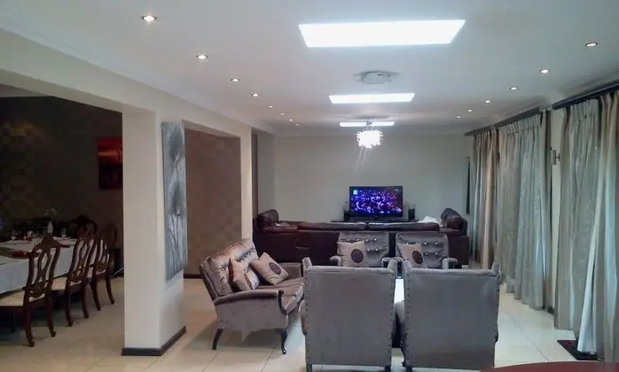 T.Recall Guest House - Lobi