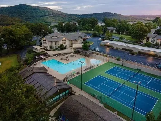Table Rock Escape at Pointe Royale