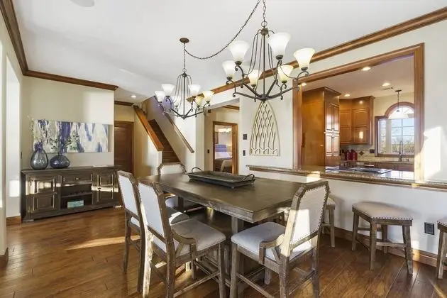 Table Rock Manor at Whitefish Bay - Yerinde Yemek
