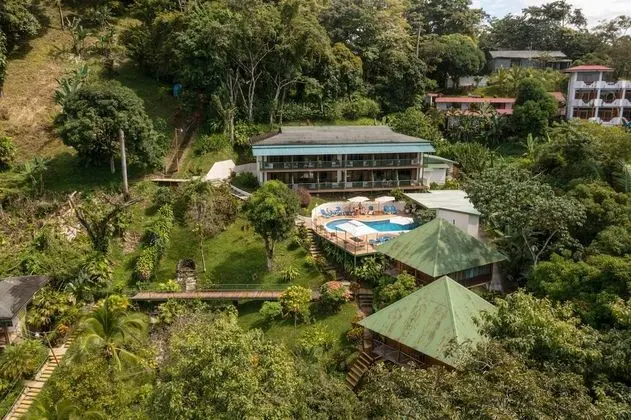 Tabulia Tree Hotel and Villas