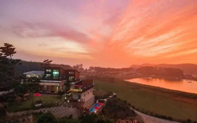 Taean Gomseom Hwangto Village Pension