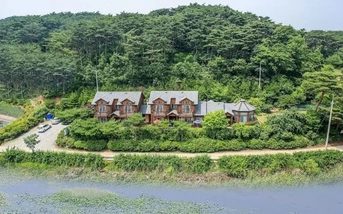 Taean Sky Lake Pension