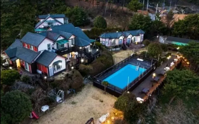 Taean Time Travel Pension