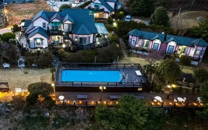 Taean Time Travel Pension