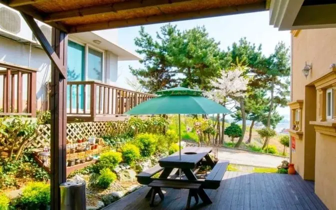 Taean Versailles Pension