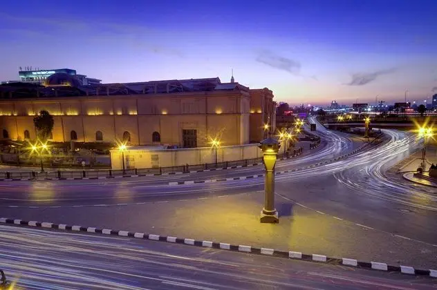 Tahrir Plaza Suites