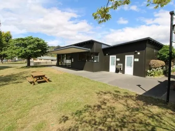 Tahuna Beach Holiday Park & Motel - Lobi