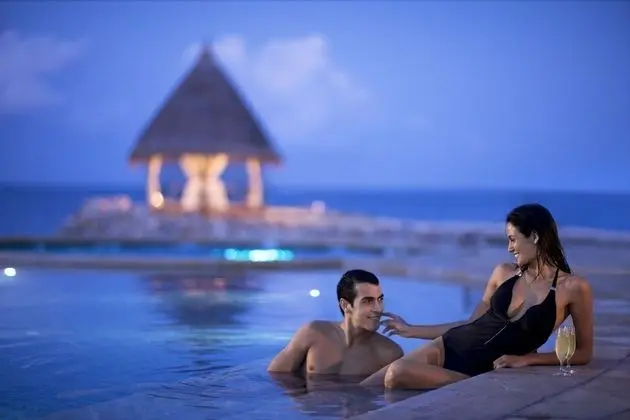 Taj Coral Reef Resort & Spa Maldives – A Premium All Inclusive Resort - Havuz