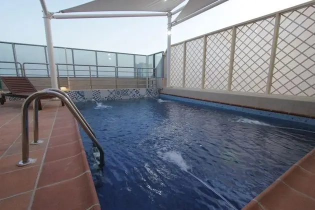 Taj Jeddah Hotel Apartment - Havuz