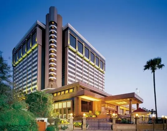 Taj Lands End