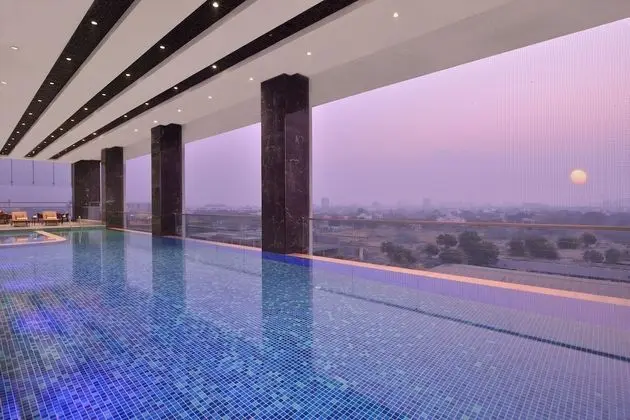 Taj Skyline Ahmedabad - Havuz