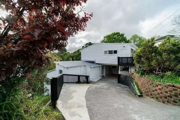 Takapuna Central Spacious & New Home
