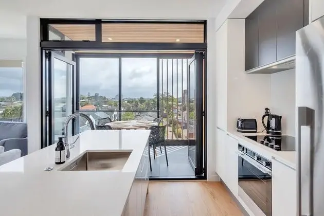 Takapuna Contemporary 2BR with Carpark - Mutfak