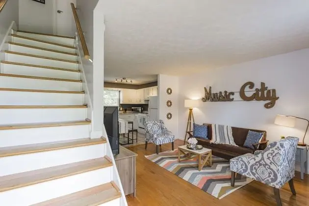Take a Jog in Nearby Shelby Park at a Bright, Cozy Home - İç Mekan
