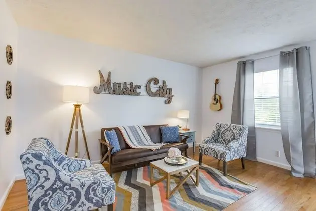 Take a Jog in Nearby Shelby Park at a Bright, Cozy Home - Öne Çıkan Resim