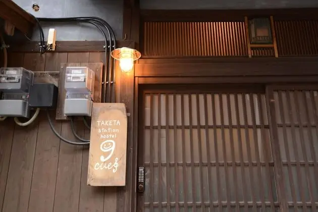 Taketa station hostel cue