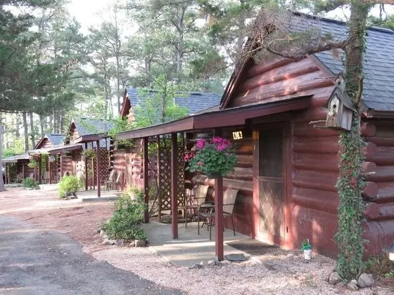 Tall Pines Inn