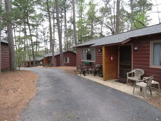 Tall Pines Inn