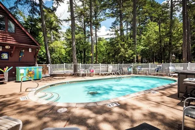 Tall Pines Inn - Havuz