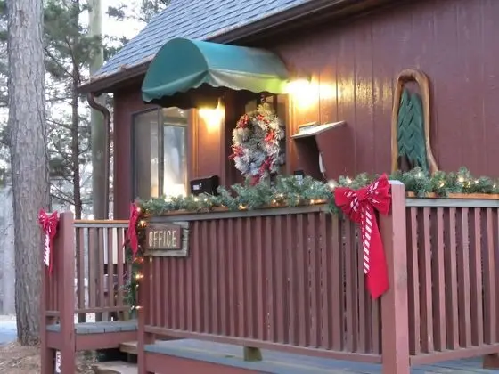 Tall Pines Inn - Lobi