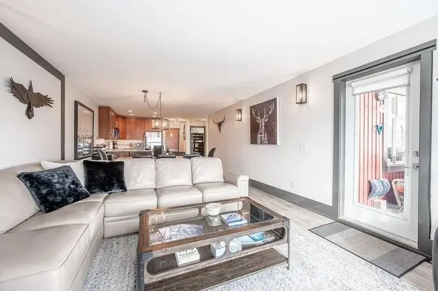 Talons Reach - Luxury 3 Bdrm W/hot Tub & Mtn View - İç Mekan