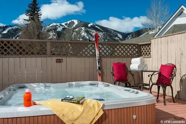 Tamarack Lodge