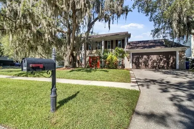 Tampa Bay- Large Pool home- Private Heated Pool!