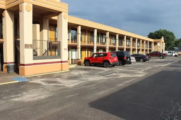 Tampa Inn - Near Busch Gardens - Dış Mekan