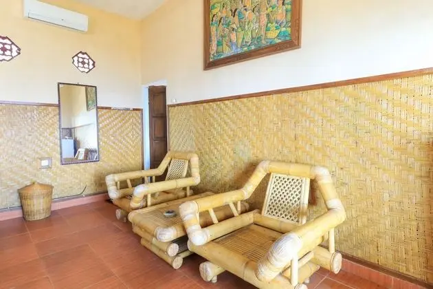 Hotel Tara Bar & Resto Air Sanih - Oda