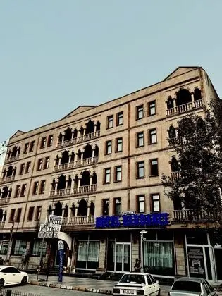 Taş Saray Bardakçı Oteli