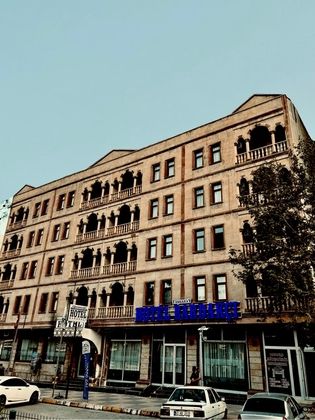 Taş Saray Bardakçı Oteli