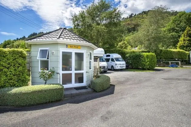 Tasman Holiday Parks - Picton - Spa