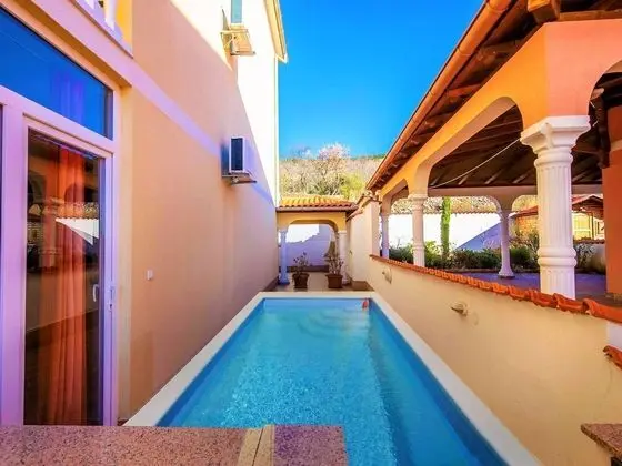 Tasteful Apartment in Dramalj With Swimming Pool - Havuz