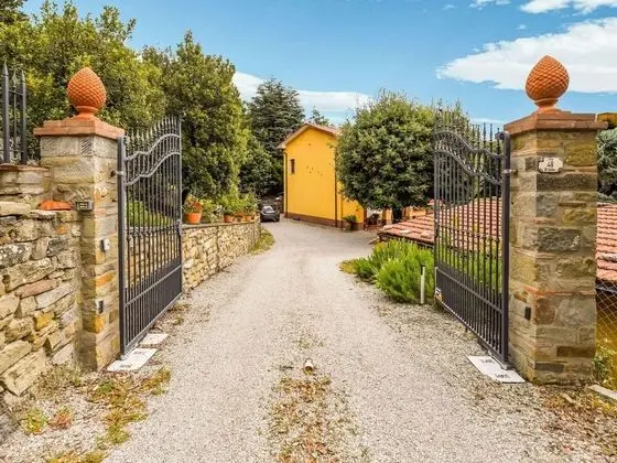 Tasteful Cottage in Cortona With Swimming Pool - Lobi