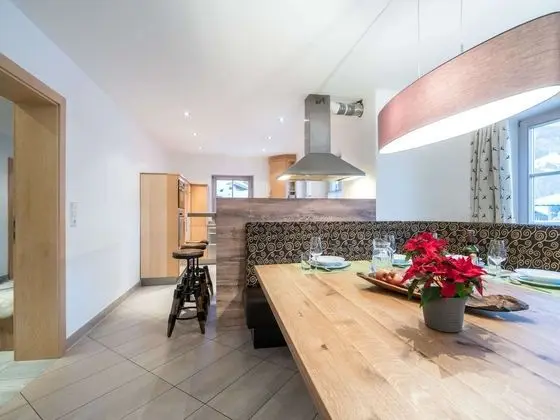 Tasteful Holiday Home in Hollersbach im Pinzgau With Garden - Yerinde Yemek