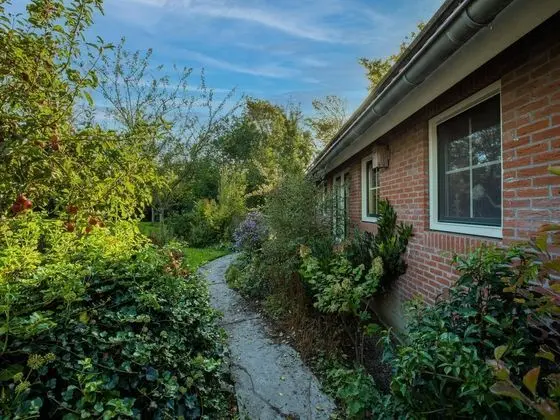 Tasteful Holiday Home in Wijnaldum With Garden - Lobi
