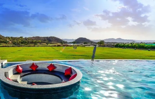Tatsaraasa Resort and Spa Udaipur - Havuz