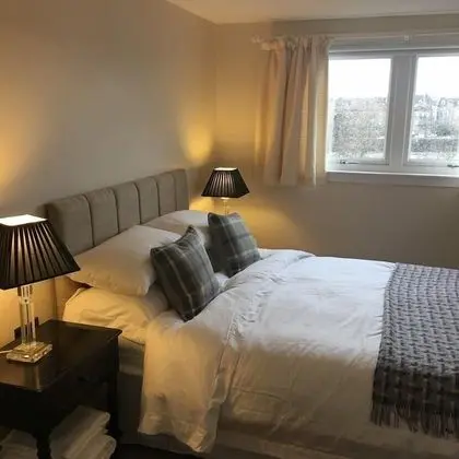 Tay Pearls - Tay Chambers Apartment - Öne Çıkan Resim