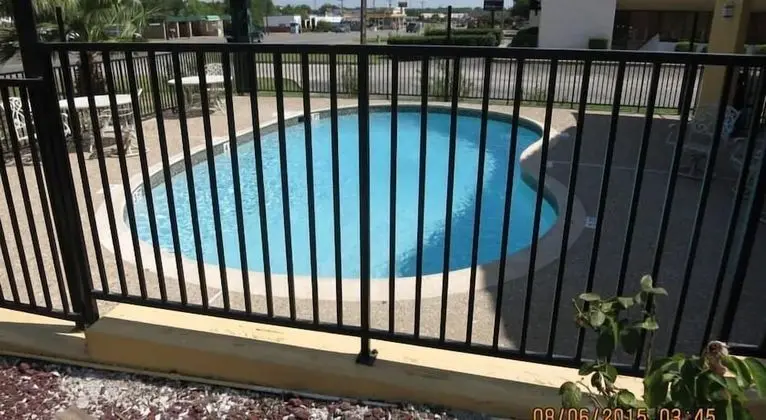 Taylor village inn and suites - Havuz