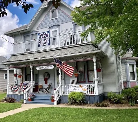 Taylor Made Bed and Breakfast - 1
