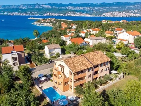 Tea ilo in ilo With 2 Bedrooms and 1 5 Bathrooms