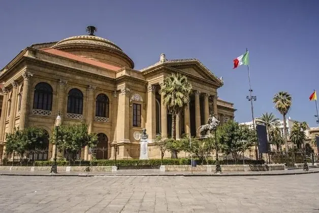 Teatro Massimo Apartments