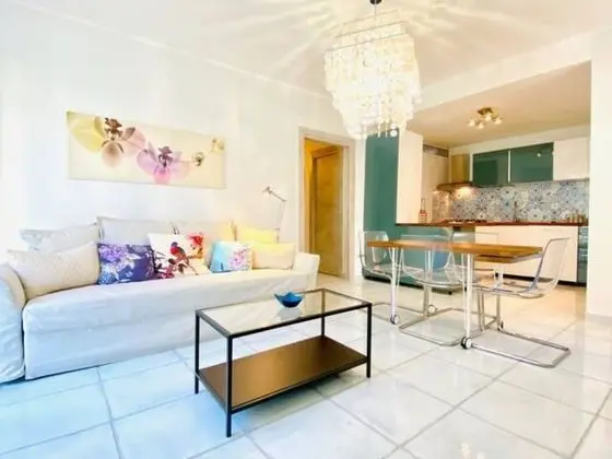 Teatro Verdi & Villa Comunale Charming Flat