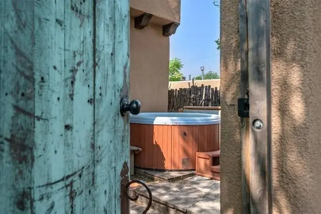 Tecolote - Authentic Home Right Next to The Plaza, Hot Tub, Roof Deck - Havuz