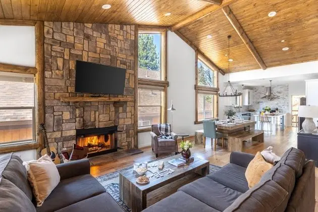 Teddy by Avantstay Majestic Cabin in Big Bear w/ Balcony