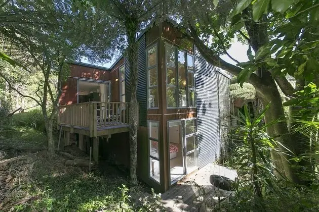 Ted's Cottage near Little Oneroa Beach