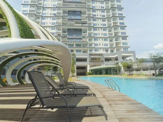 Teiw Family Homestay at Skypod Residence Puchong