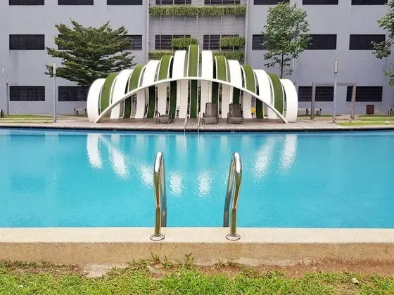 Teiw Family Homestay at Skypod Residence Puchong - Havuz
