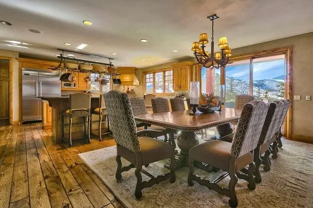 Telemark Luxury Retreat by Avantstay Stunning Views w/ Hot Tub, Theatre Room and Pool Table! - İç Mekan
